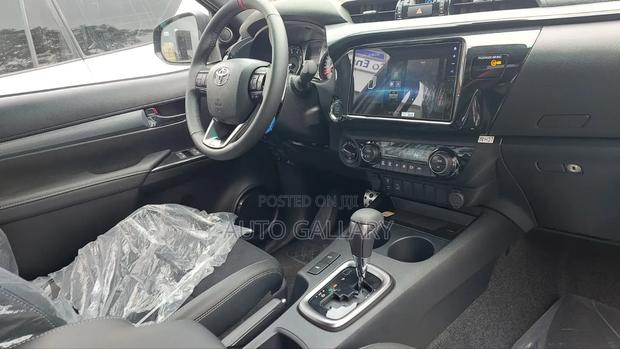 New Toyota Hilux 2026 Black