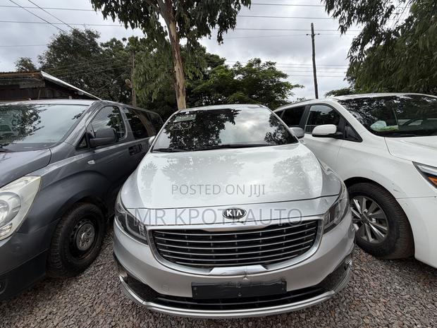 Kia Carnival 2016 Silver