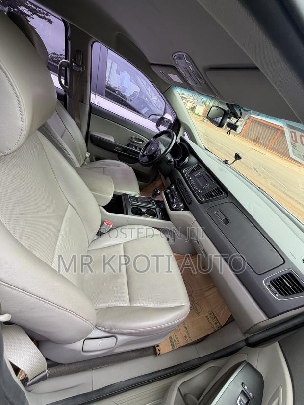 Kia Carnival 2016 Silver