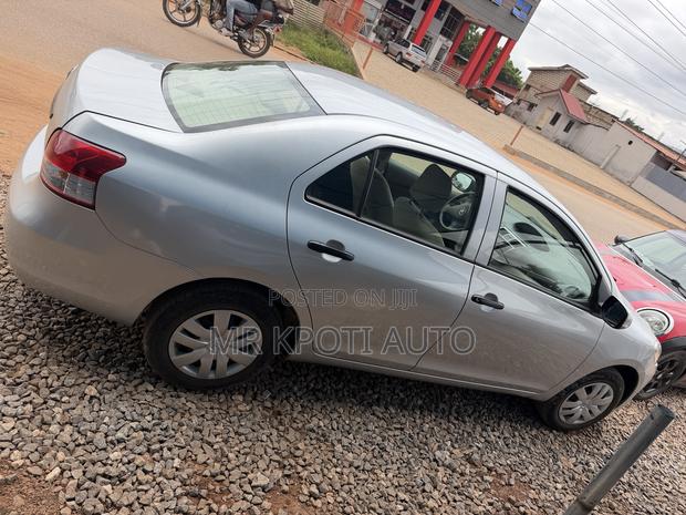 Toyota Belta 2010 Gray