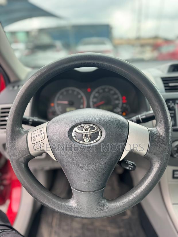 Toyota Corolla LE 4dr Sedan (1.8L 4cyl 4A) 2013 Red