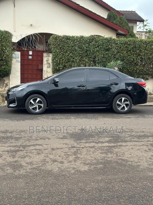 Toyota Corolla 2018 Black