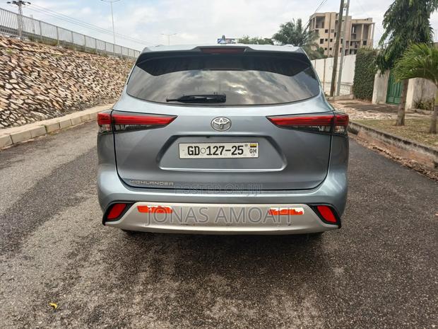 Toyota Highlander 2021 Silver