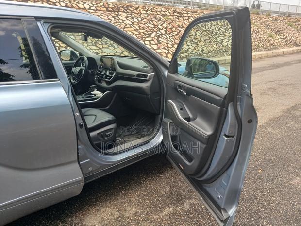 Toyota Highlander 2021 Silver