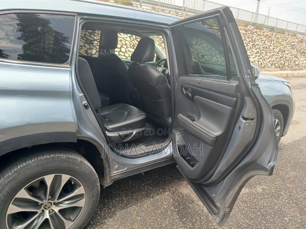Toyota Highlander 2021 Silver