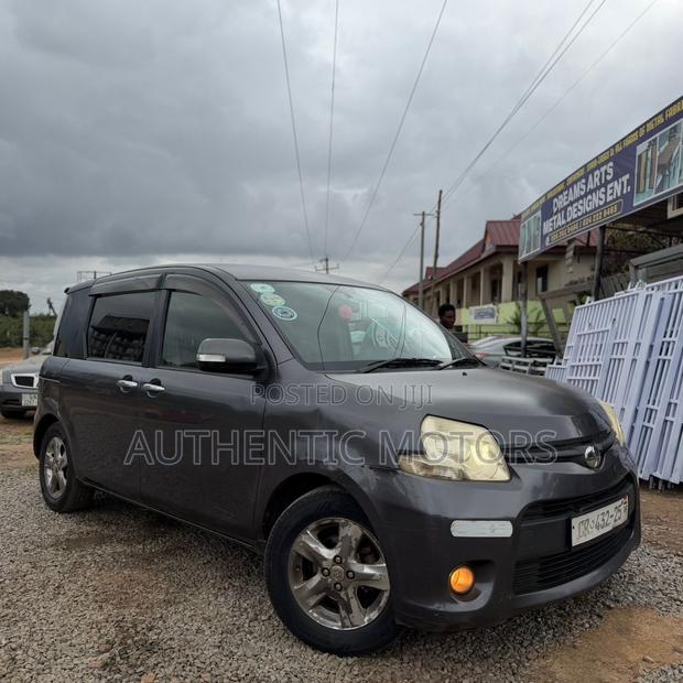 Toyota Sienta 2014 Gray