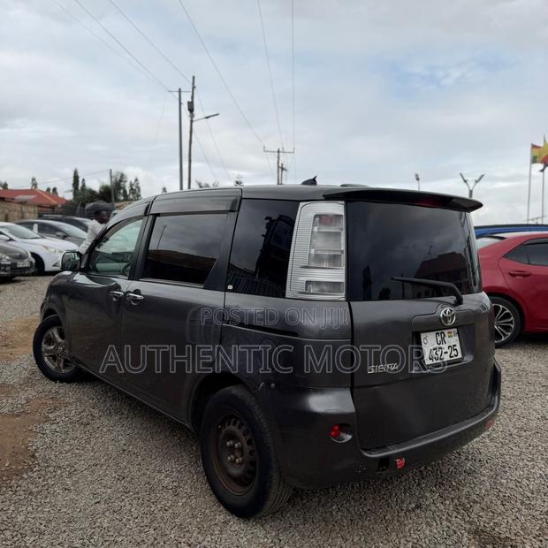 Toyota Sienta 2014 Gray