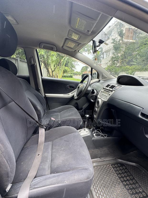 Toyota Vitz 1.3 AWD 3dr 2010 Silver