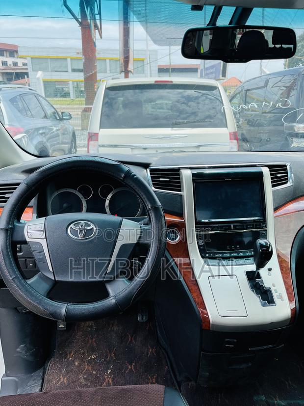 Toyota Alphard 2.4 Petrol AWD 2014 White