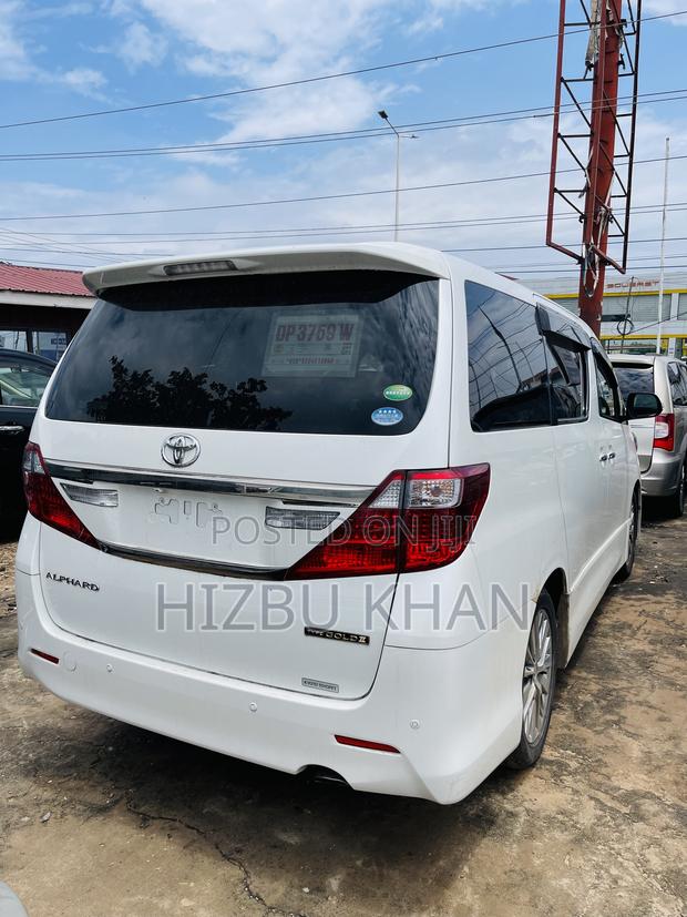 Toyota Alphard 2.4 Petrol AWD 2014 White