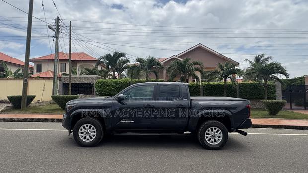 Toyota Tacoma 2025 Black