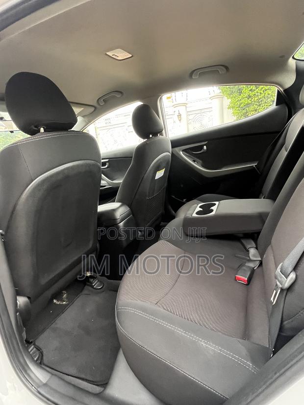 Hyundai Elantra Limited Sedan FWD (1.8L 4cyl 6A) 2016 White