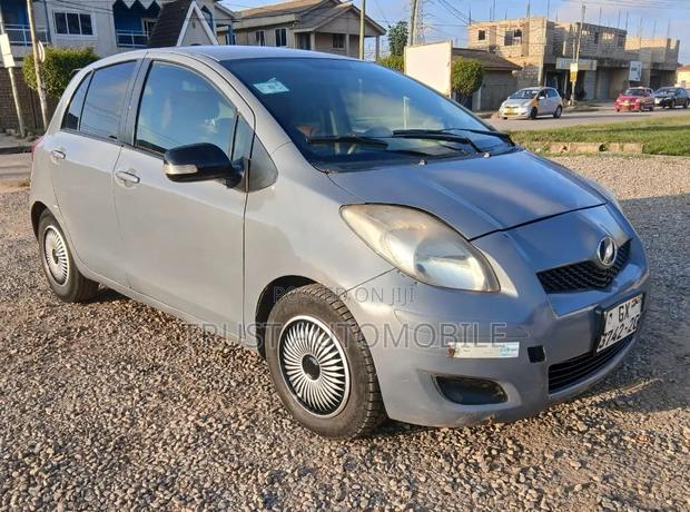 Toyota Vitz 2010 Gray