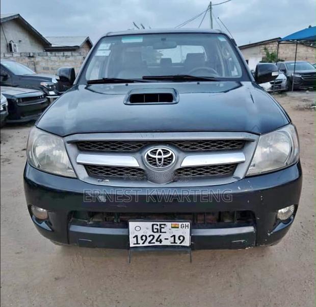 Toyota Hilux 2010 Black