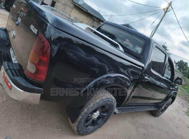 Toyota Hilux 2010 Black
