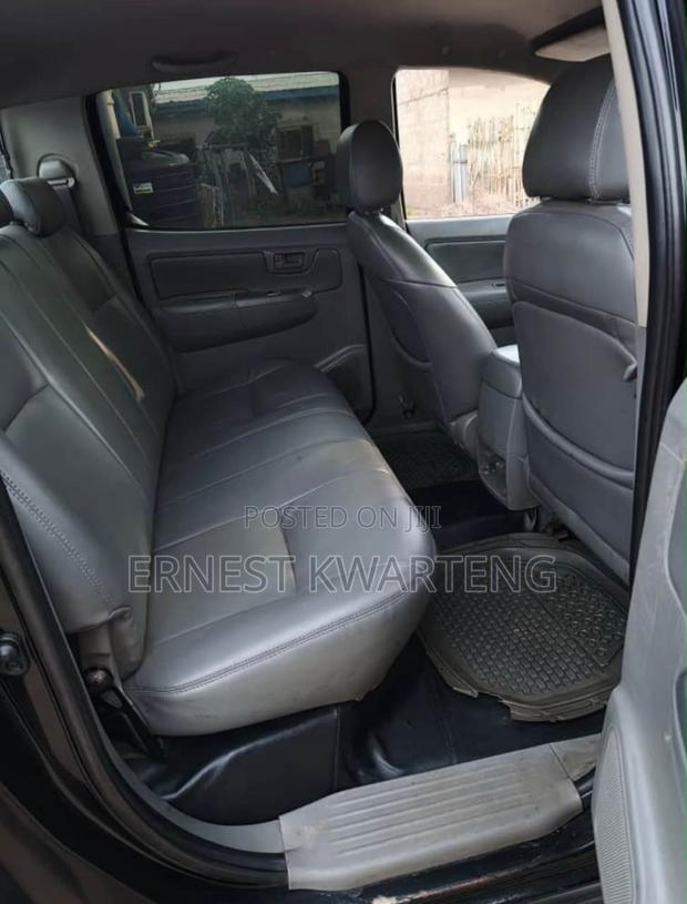 Toyota Hilux 2010 Black