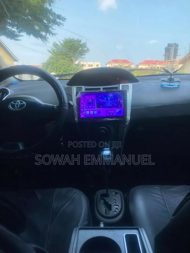 Toyota Vitz 2010 Gray