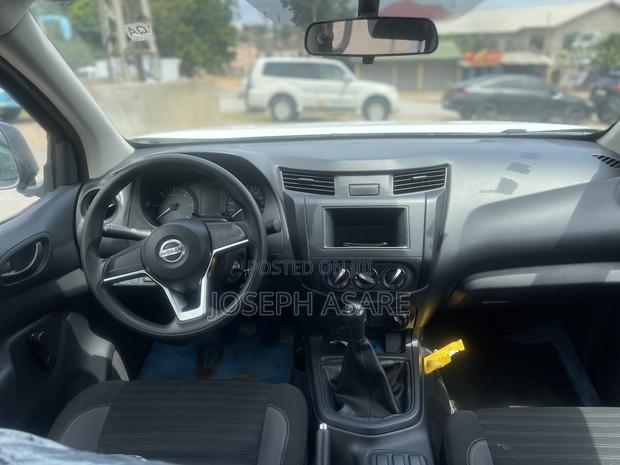 Nissan Navara 2023 White