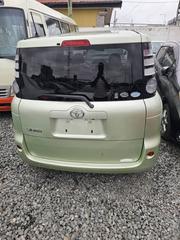 Toyota Sienta 2011 Green for sale