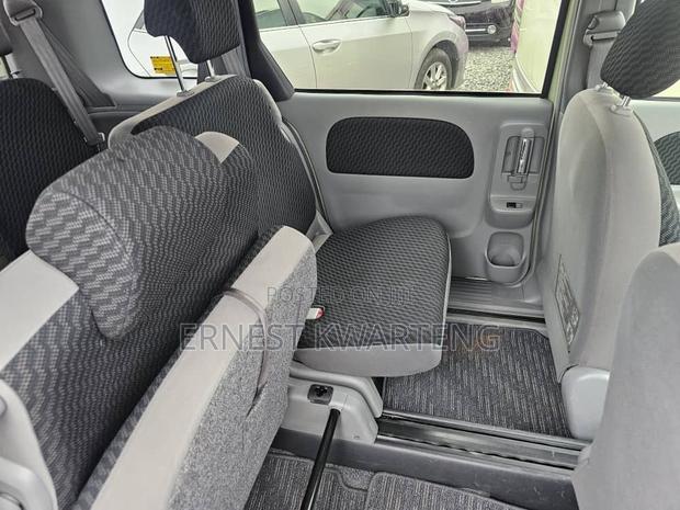 Toyota Sienta 2011 Green