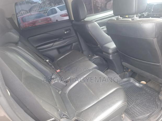 Mitsubishi Outlander 2017 Gray