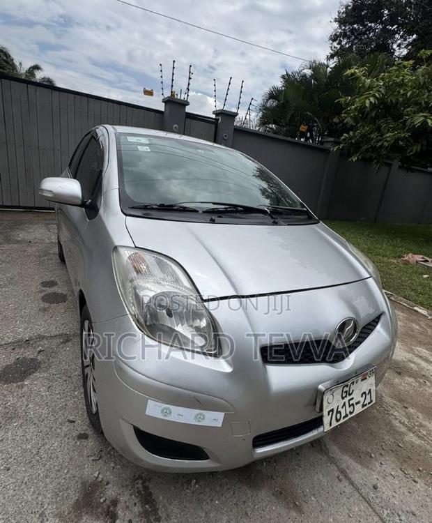 Toyota Vitz 1.3 AWD 3dr 2010 Silver