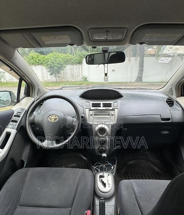 Toyota Vitz 1.3 AWD 3dr 2010 Silver