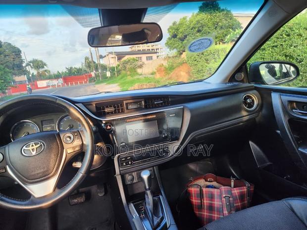 Toyota Corolla SE Special Edition 4dr Sedan (1.8L 4cyl CVT) 2017 Blue