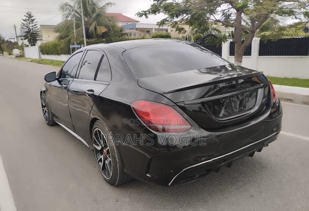 Mercedes-Benz C300 2020 Black