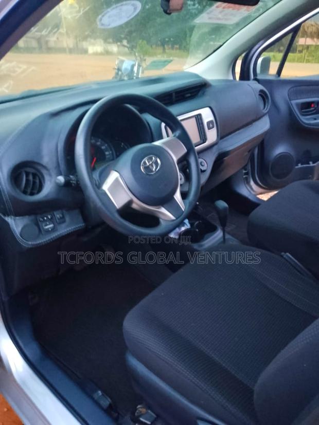 Toyota Vitz 2015 Silver