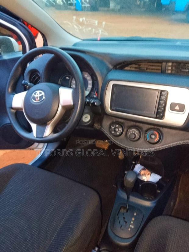 Toyota Vitz 2015 Silver
