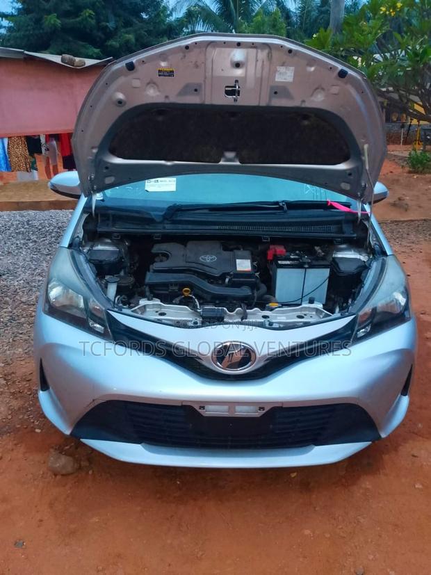 Toyota Vitz 2015 Silver