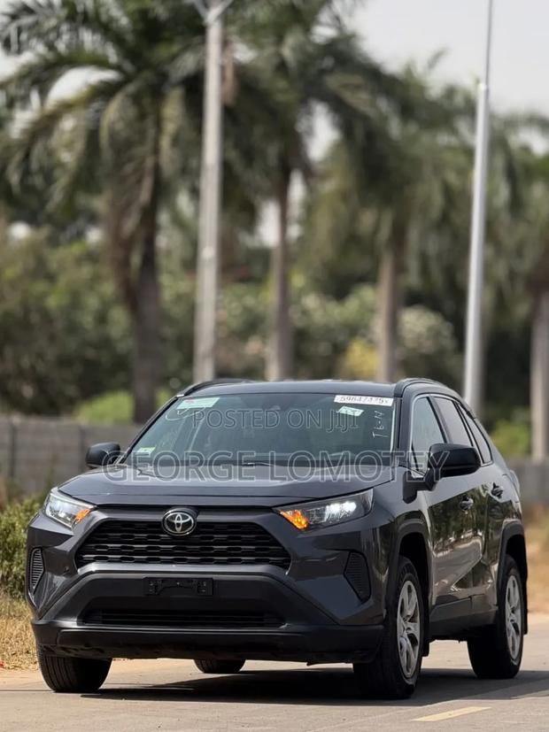 Toyota RAV4 2022 Gray