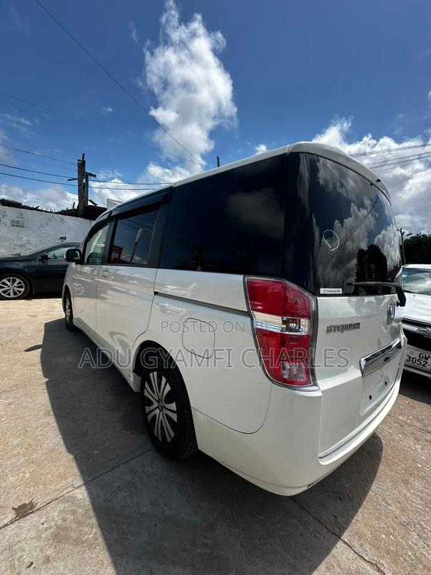 Honda Stepwgn 2012 White
