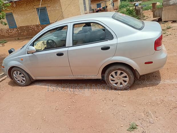 Chevrolet Aveo 2011 Silver
