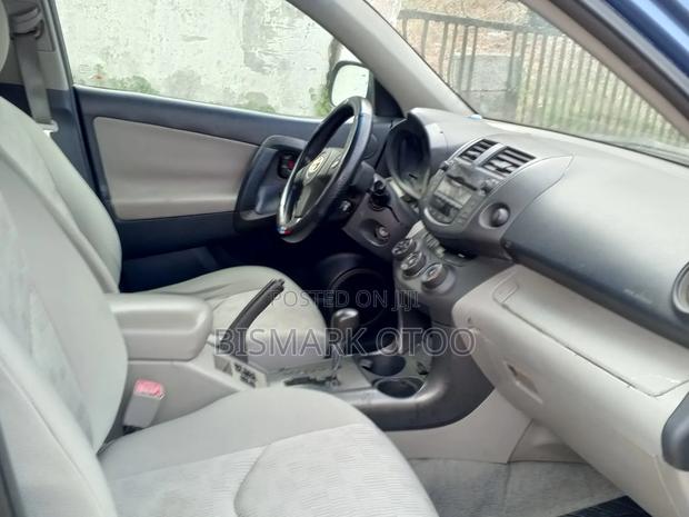 Toyota RAV4 2010 Blue