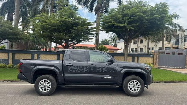 Toyota Tacoma SR5 Double Cab 5.0 ft. SB 2025 Gray