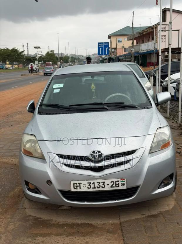 Toyota Yaris 2010 Gray