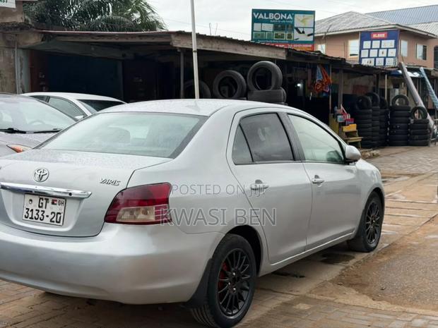 Toyota Yaris 2010 Gray