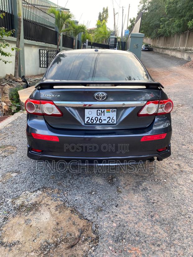 Toyota Corolla L 4dr Sedan (1.8L 4cyl 5M) 2013 Gray