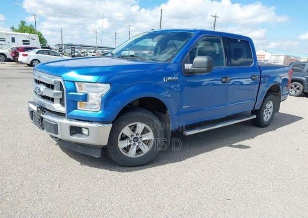 Ford F-150 Lariat 4x2 SuperCrew Cab Styleside 6.5 ft. box 157 in. WB