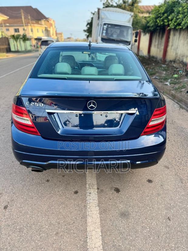 Mercedes-Benz C250 2014 Blue