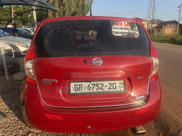 Nissan Versa 2011 Red