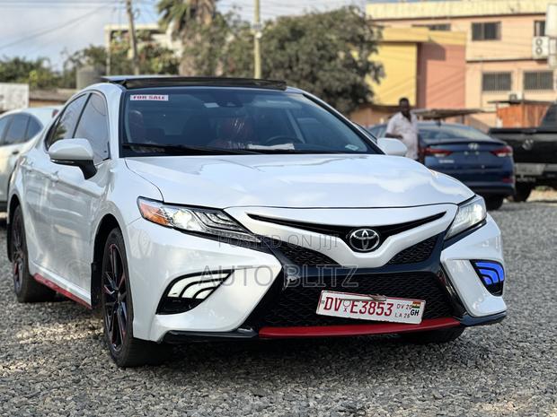 Toyota Camry 2019 White