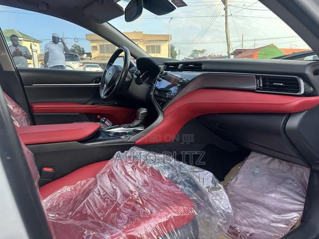 Toyota Camry 2019 White