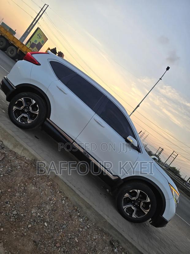 Honda CR-V Touring FWD 2019 White