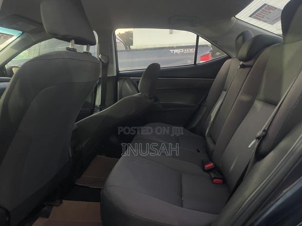 Toyota Corolla LE (1.8L 4cyl 2A) 2018 Black