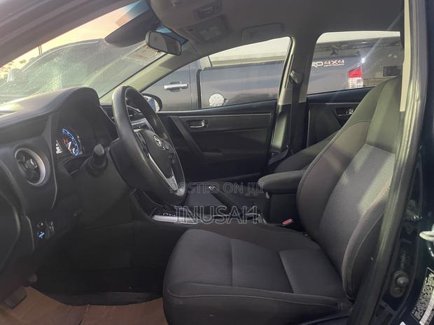 Toyota Corolla LE (1.8L 4cyl 2A) 2018 Black