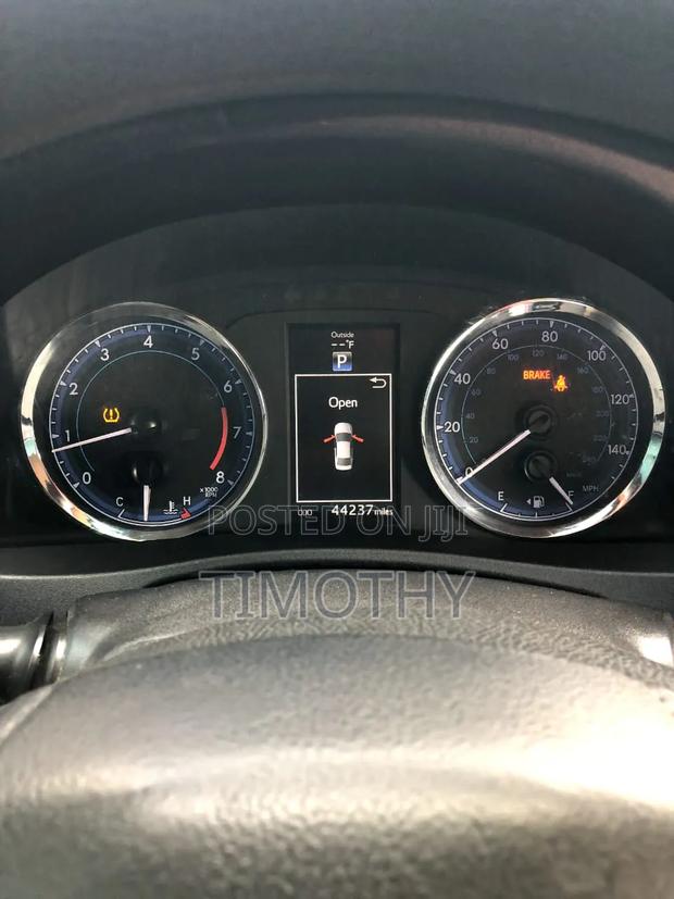 Toyota Corolla SE (1.8L 4cyl 2A) 2018 Gray