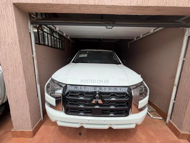 New Mitsubishi L200 2025 White